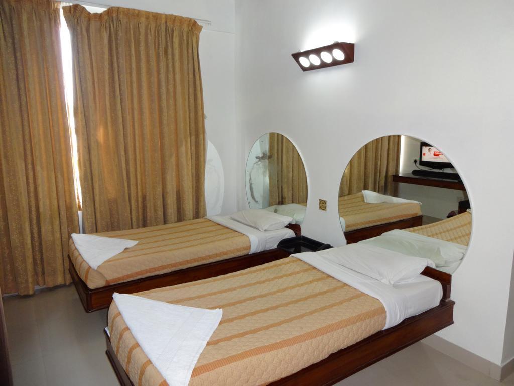 Lotus Comfort - A Pondy Hotel Pondicherry Exterior photo