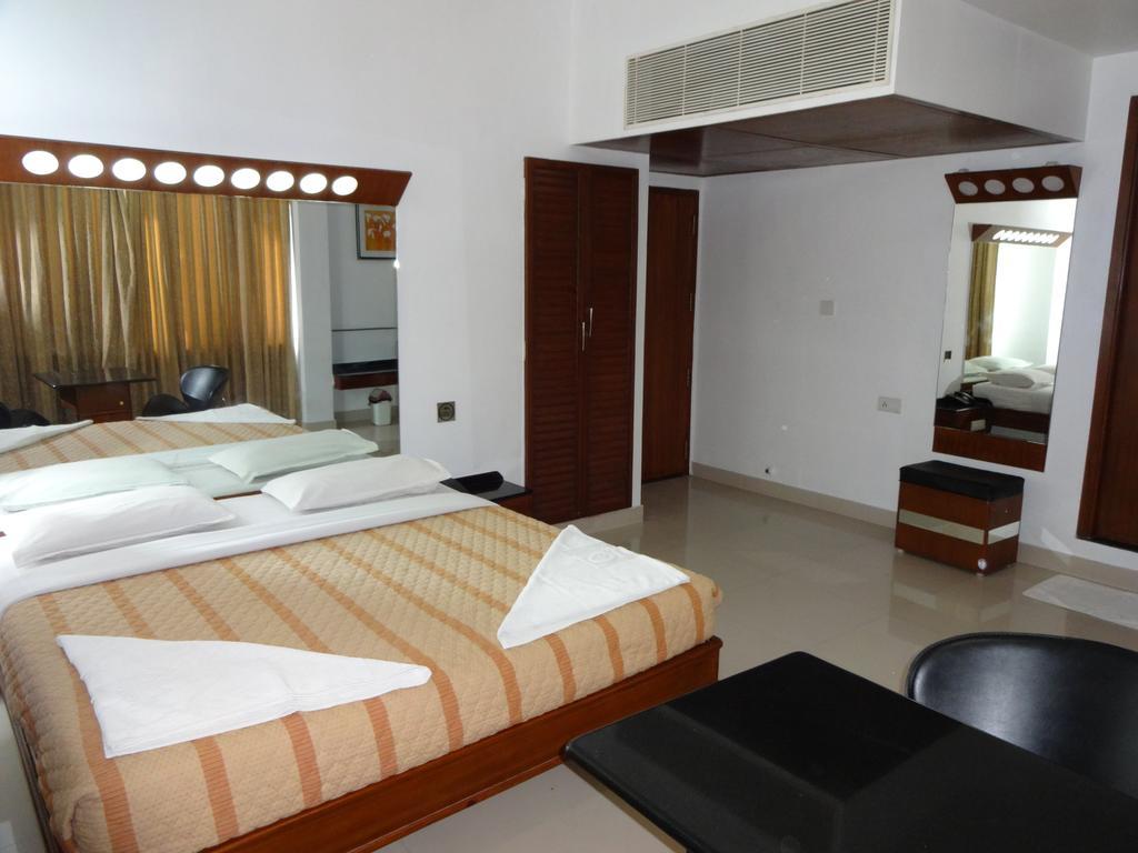 Lotus Comfort - A Pondy Hotel Pondicherry Exterior photo