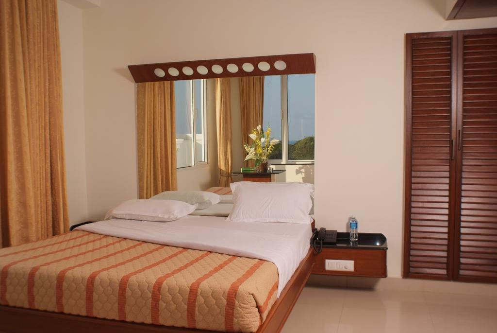 Lotus Comfort - A Pondy Hotel Pondicherry Room photo
