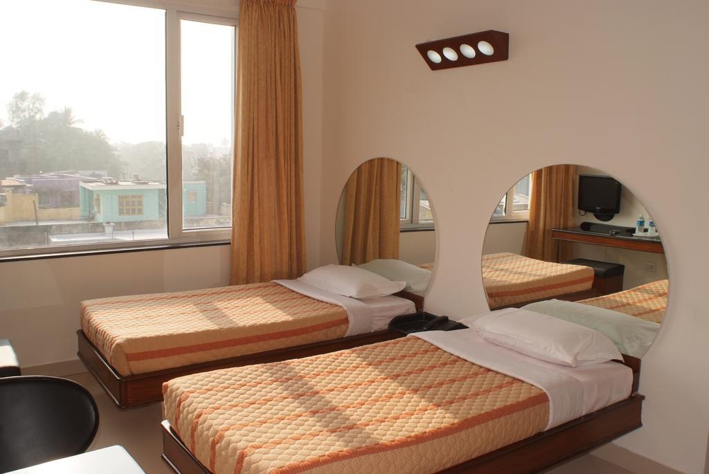 Lotus Comfort - A Pondy Hotel Pondicherry Room photo