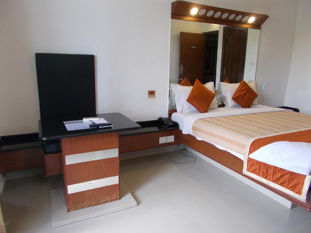 Lotus Comfort - A Pondy Hotel Pondicherry Exterior photo